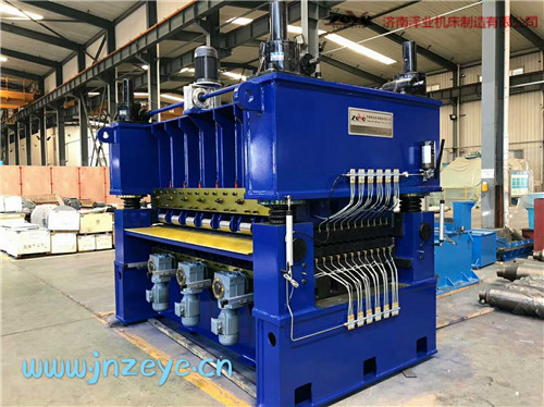 輥式板材校平機(圖1) 輥式板材校平機(圖1)